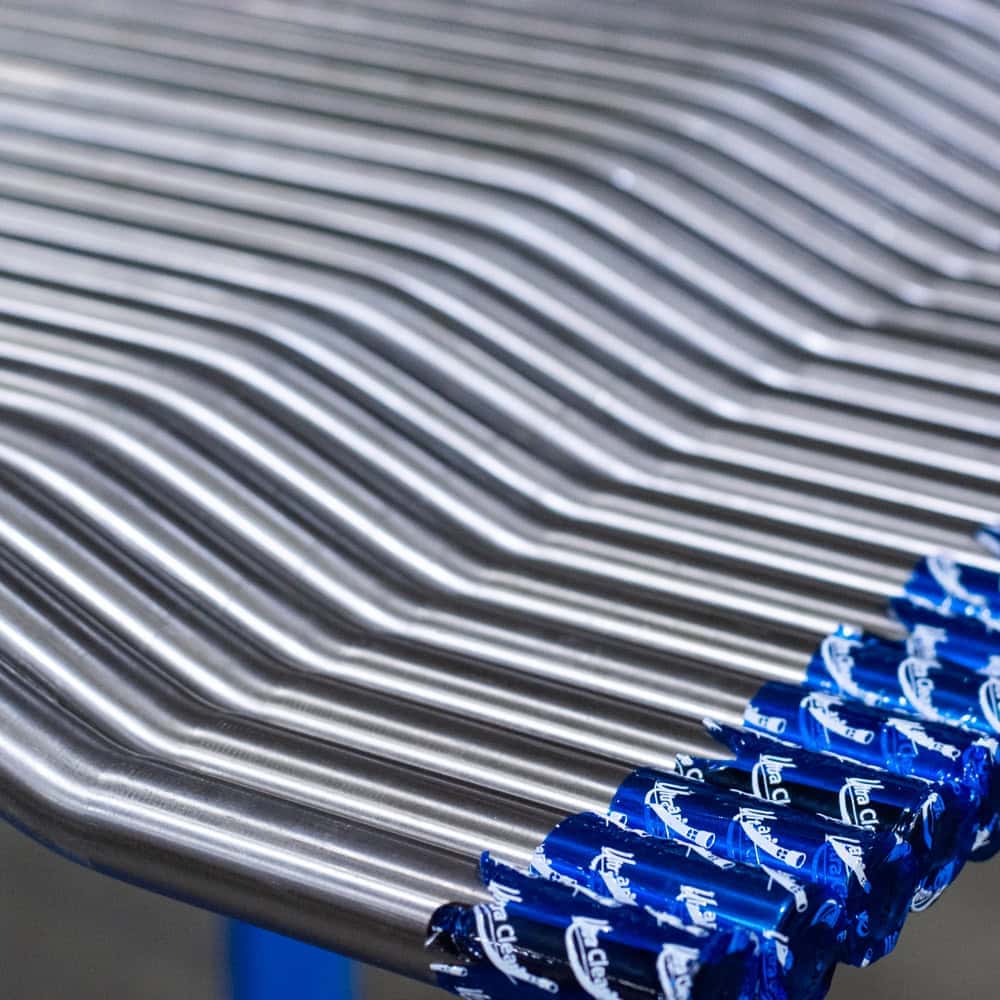 CNC-bent stainless steel tubes with tight-radius bends and ultra clean seal
